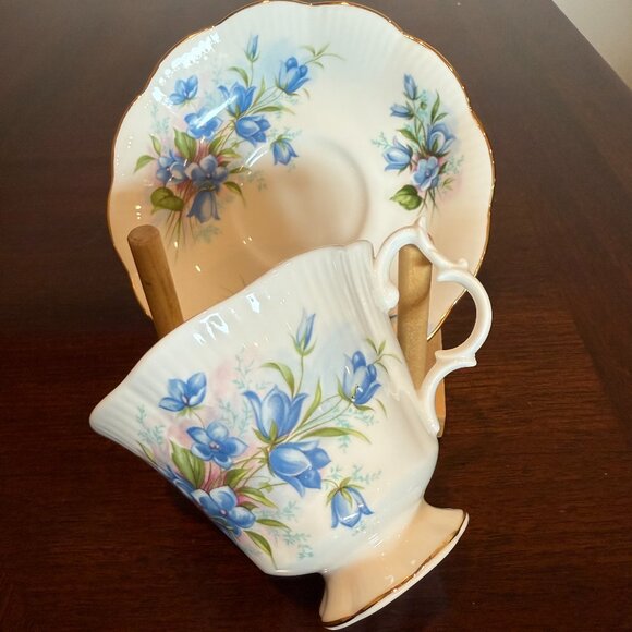 Royal Albert English Tea Cup and Saucer Set - Blue Bells - Picture 3 of 6